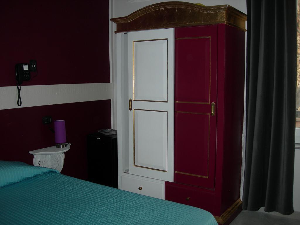 Hotel Due Spade Fidenza Værelse billede